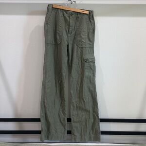 FRAME cargo green wide legged khakis with 2 large front pockets